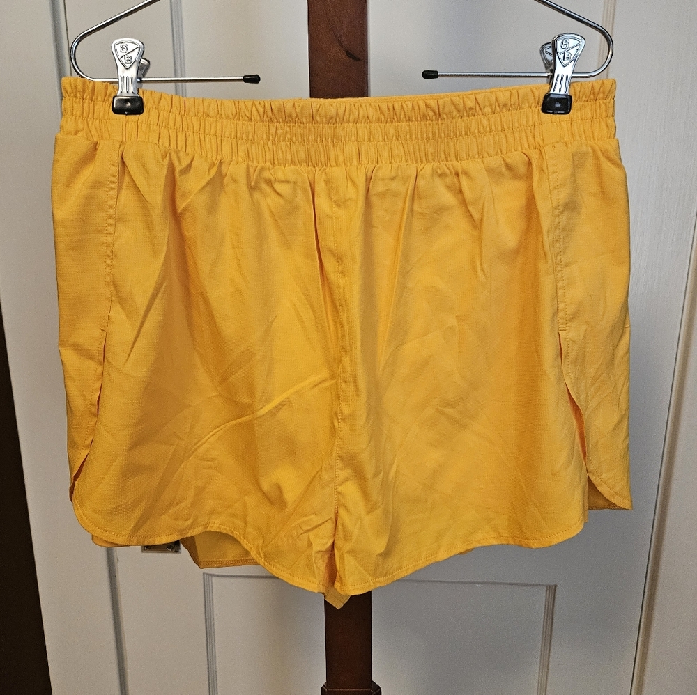 NWOT Girlfriend Collective shorts